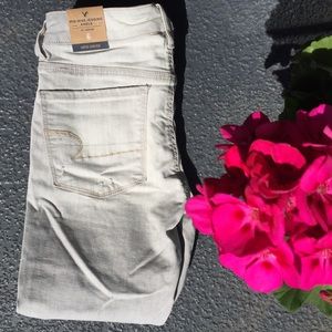 NWT! Mid rise ankle super stretch ripped jeggings